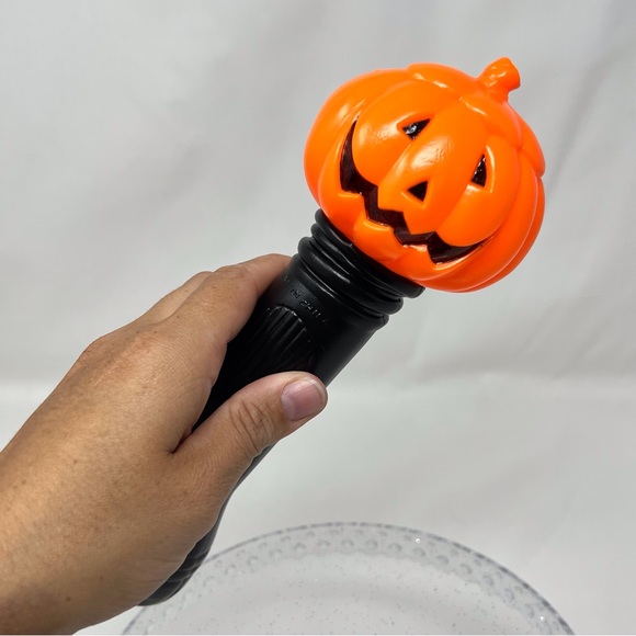 Vintage Halloween Fun world blinking flashlight blow mold style pumpkin - Picture 4 of 8